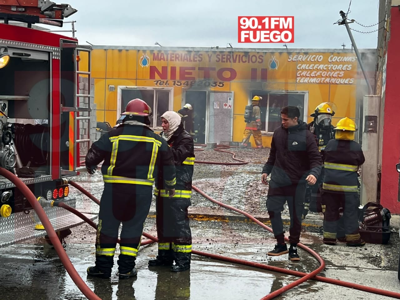 Principio De Incendio En Un Local Comercial De La Margen Sur FM Fuego