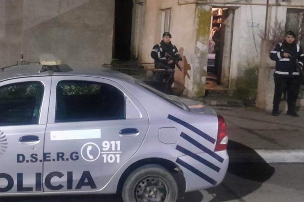 Un taxista denunció que fue privado de su libertad y asaltado, lo que derivó en un allanamiento