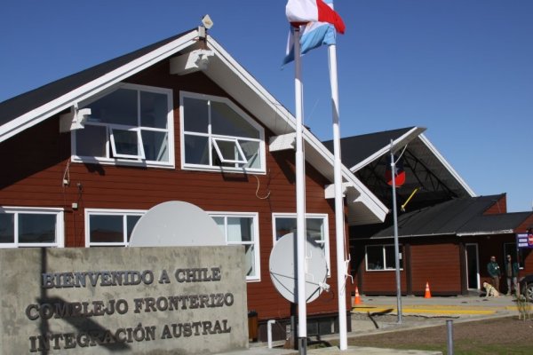 Viajaba a Ushuaia con dinero de una herencia y quedó detenido en chile por no declararlo