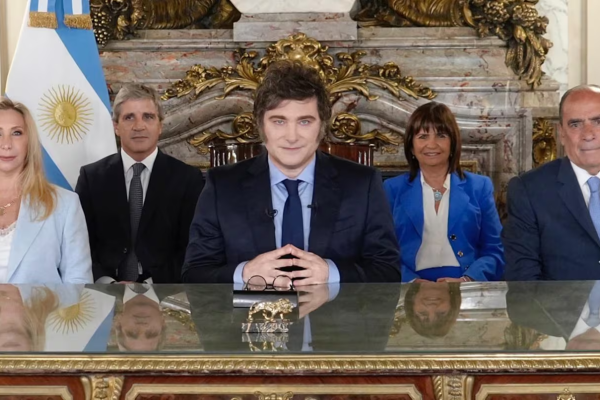 Por DNU, el Gobierno amplió el Presupuesto para salud, seguridad, el pago de subsidios y la deuda pública
