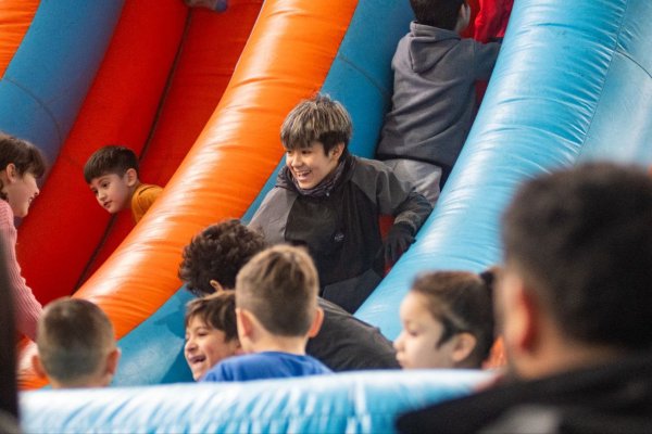 El ‘Festi invierno’ reunió a cientos de familias en una jornada llena de alegría y diversión