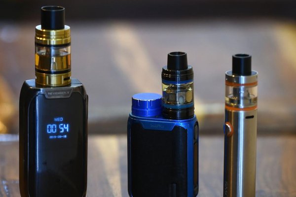 Allanaron dos comercios por la venta de vapers prohibidos