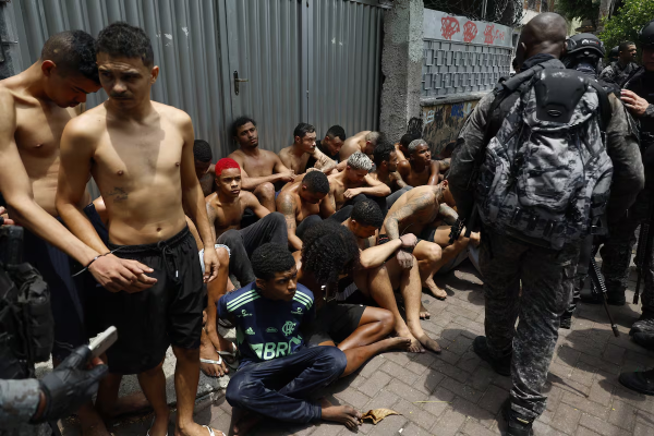 Al menos 60 muertos en megaoperativo contra el crimen organizado en Río de Janeiro, entre ellos 4 policías