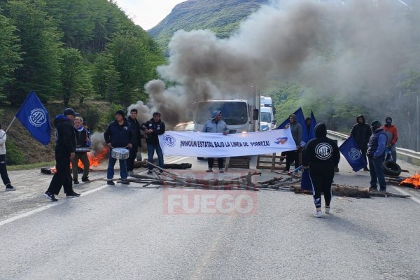 ATE Ushuaia corta la RN3 en reclamo a respuestas del gobierno provincial a pedidos del sector