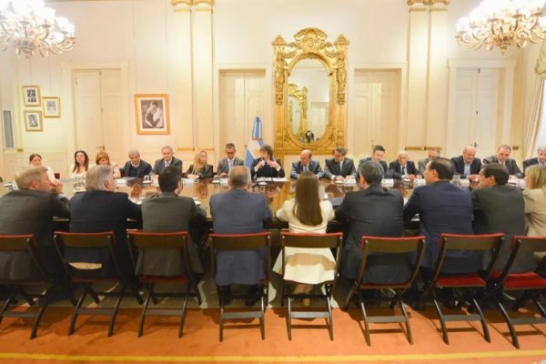 Milei se reunió con gobernadores para consensuar reformas y anunció que visitará una provincia por mes