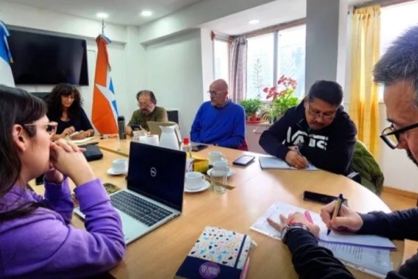 El Gobierno presentó una nueva propuesta salarial y el SUTEF la someterá a consulta